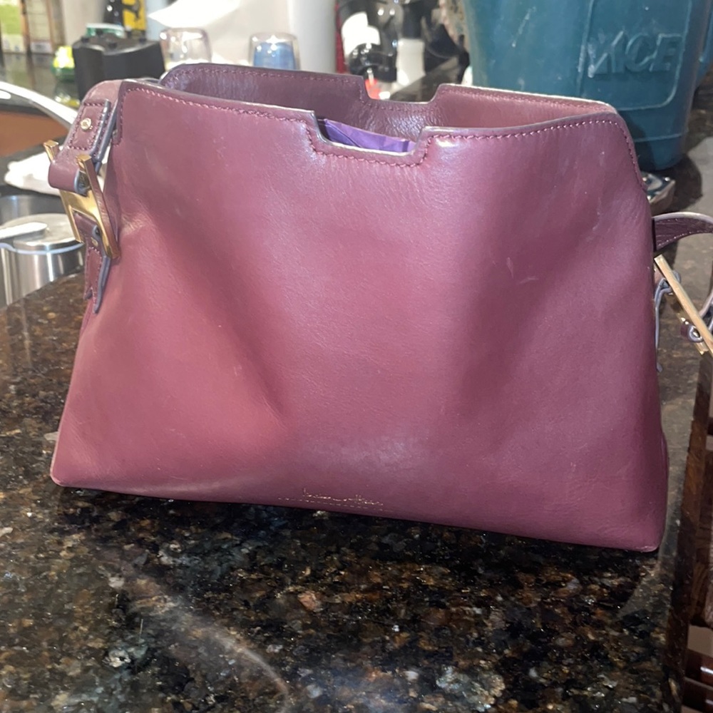 India Hicks Madison leather crossbody/shoulder bag.